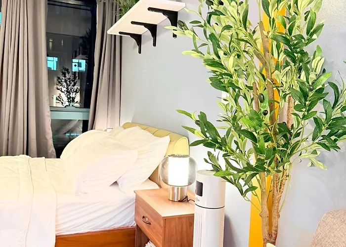 Apartment New! Tranquil & Cozy Wi-fi 350mbps Uptown Bgc Backhome5 Manila