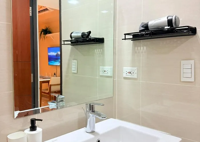 Apartment New! Tranquil & Cozy Wi-fi 350mbps Uptown Bgc Backhome5 Manila
