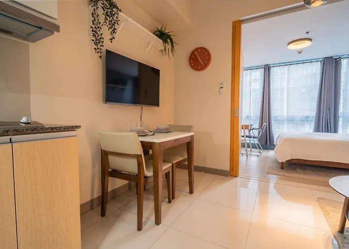 New! Tranquil & Cozy Wi-fi 350mbps Uptown Bgc Backhome5 Apartment *