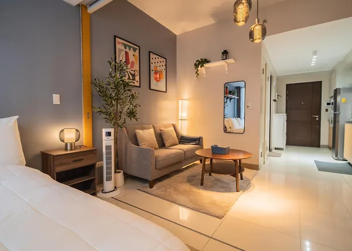 Apartment New! Tranquil & Cozy Wi-fi 350mbps Uptown Bgc Backhome5 Manila